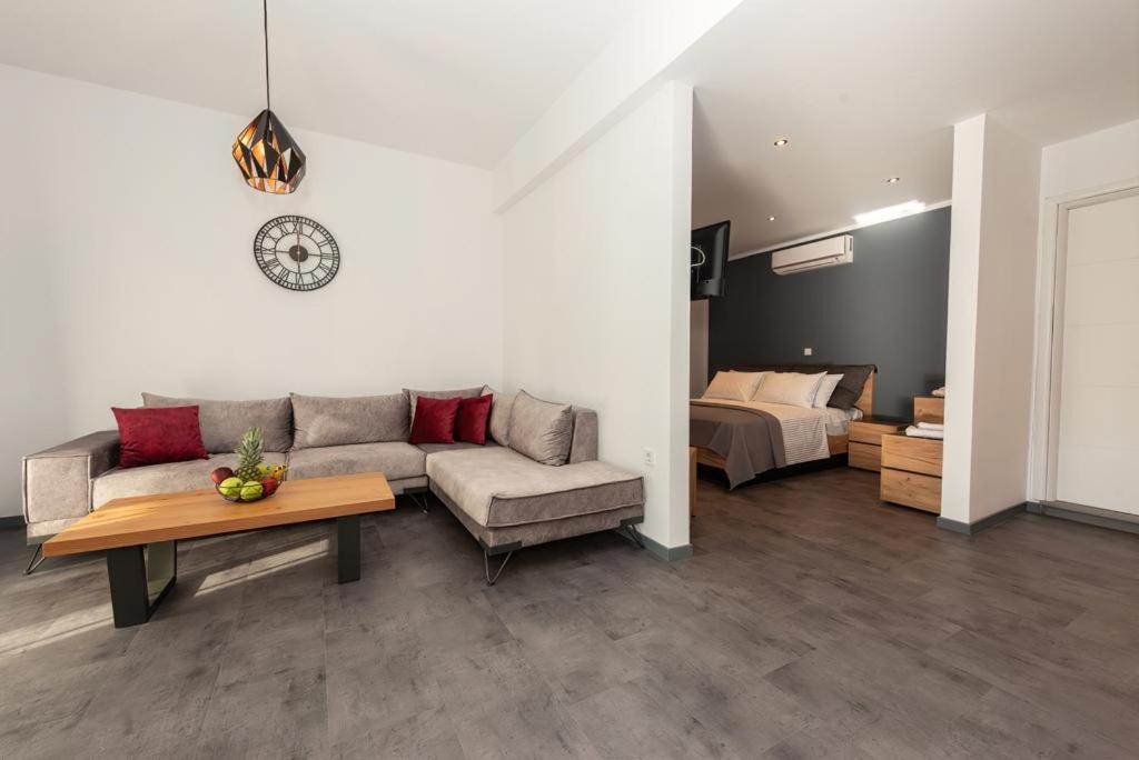 Ioulia'S Apartments Plataria Extérieur photo